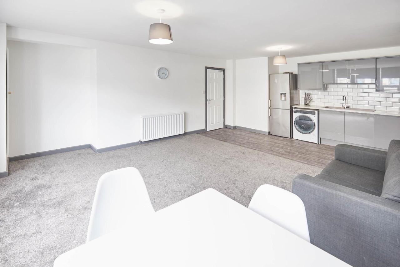 Host & - Clarendon Apartment *