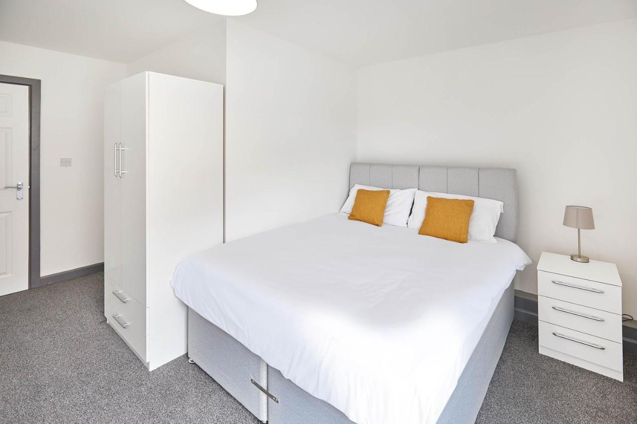 Host & - Clarendon Apartment *