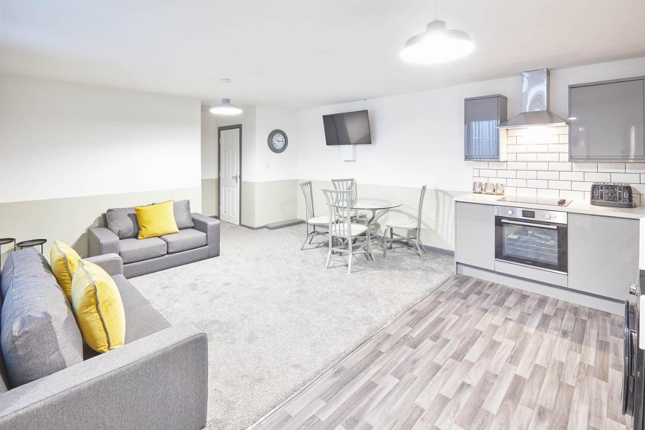 Host & - Clarendon Apartment