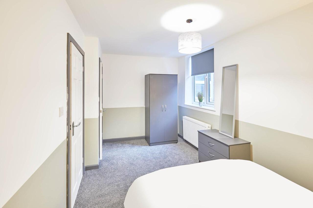 Host & - Clarendon Apartment *