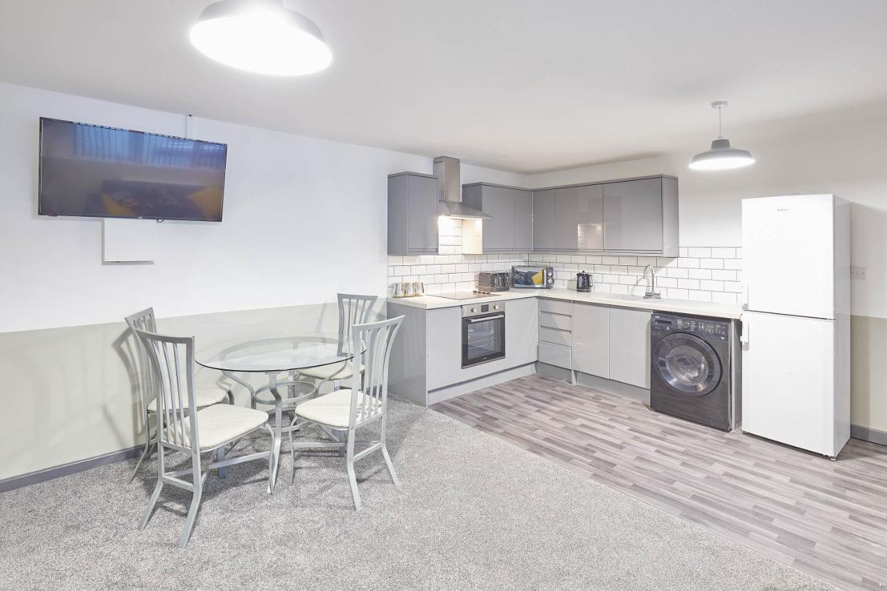 Host & - Clarendon Apartment *