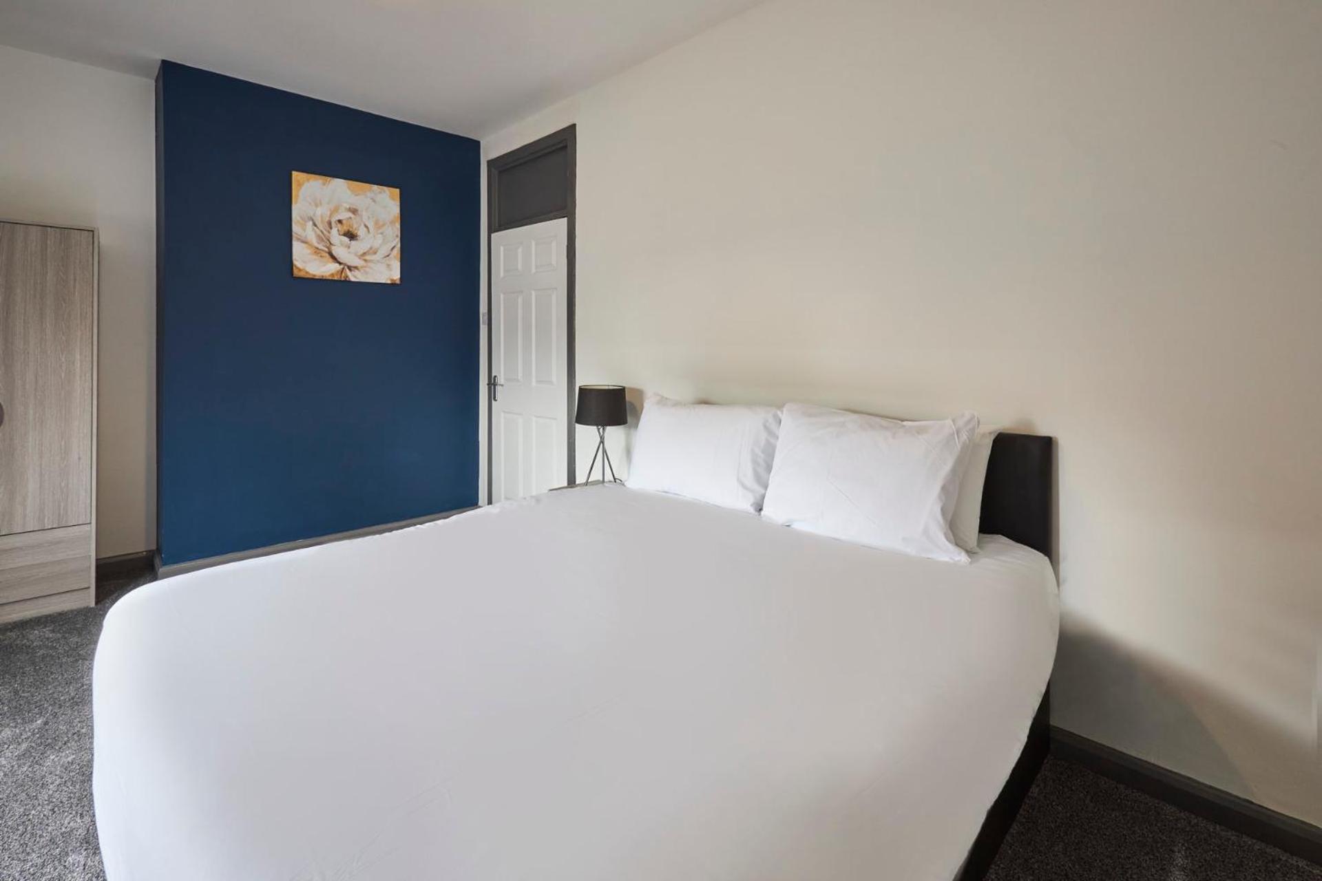 Host & - Clarendon Apartment