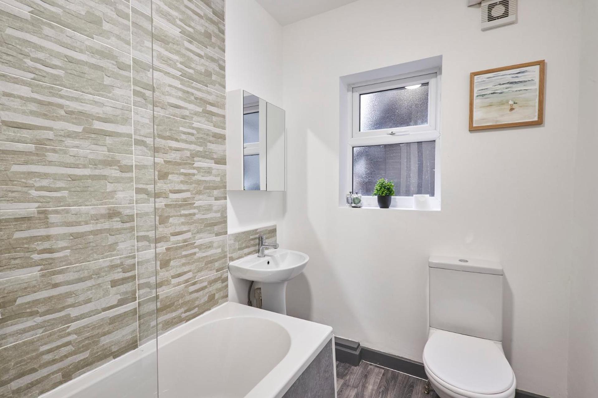 Host & - Clarendon Apartment